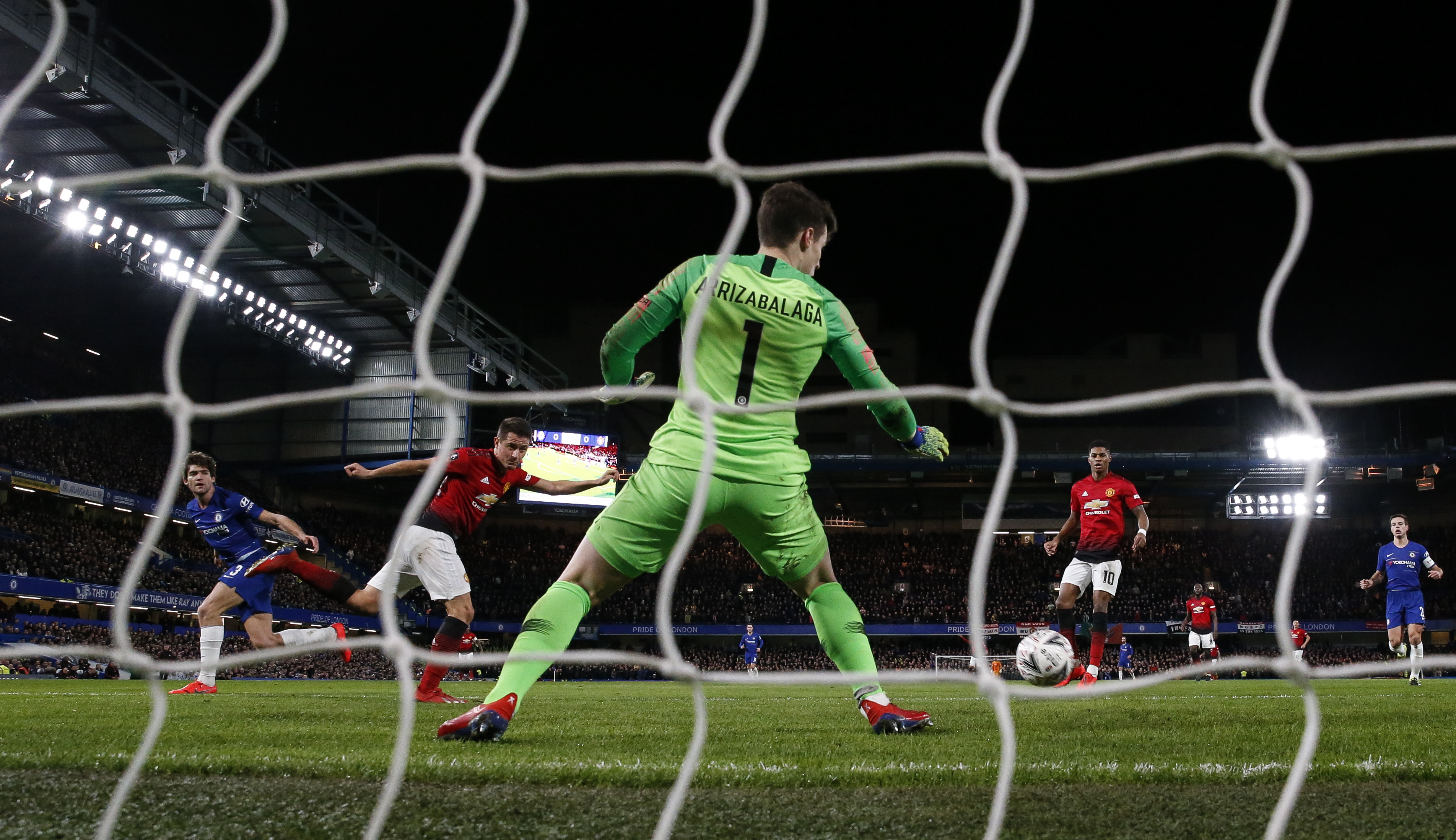 开云官网-赛前体能课后，曼联伤情更新备战足总杯，质疑声仍在，临场指挥获称赞的简单介绍